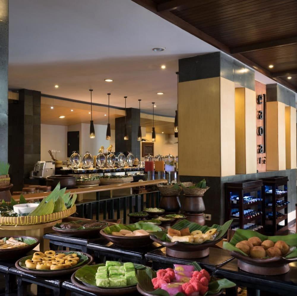Hotel Santika Premiere Malang Exteriör bild