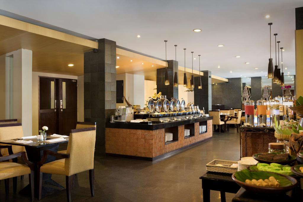 Hotel Santika Premiere Malang Exteriör bild