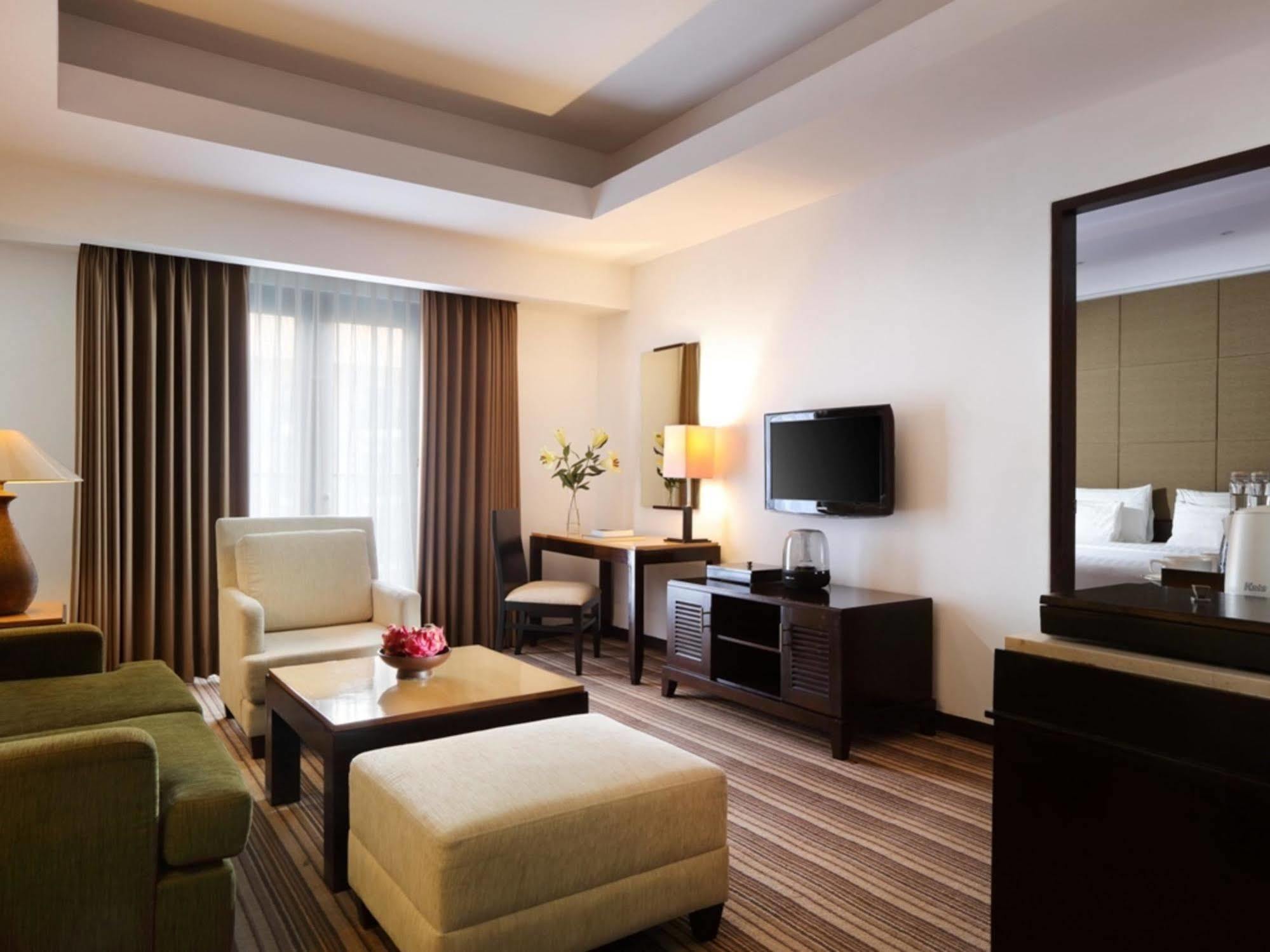 Hotel Santika Premiere Malang Exteriör bild