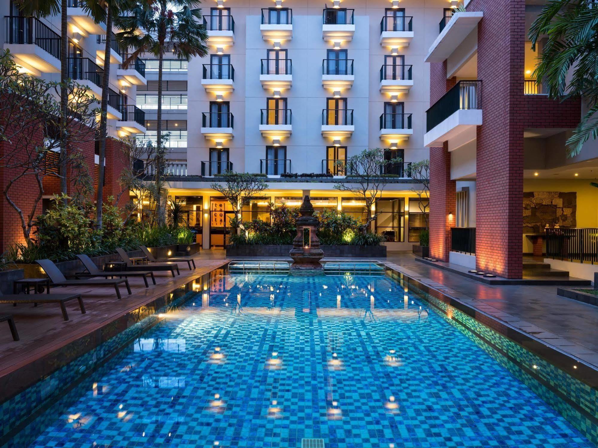 Hotel Santika Premiere Malang Exteriör bild