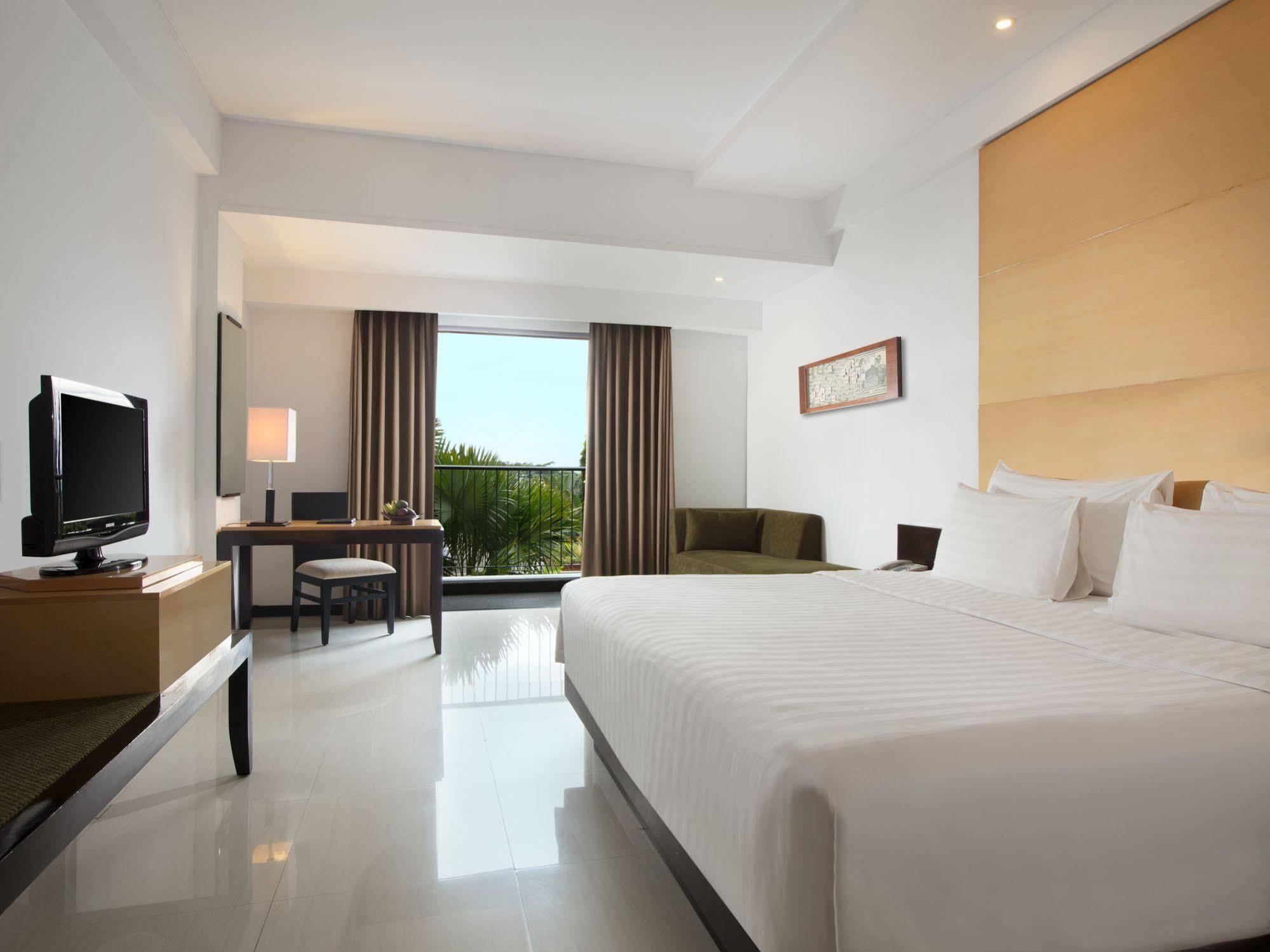 Hotel Santika Premiere Malang Exteriör bild