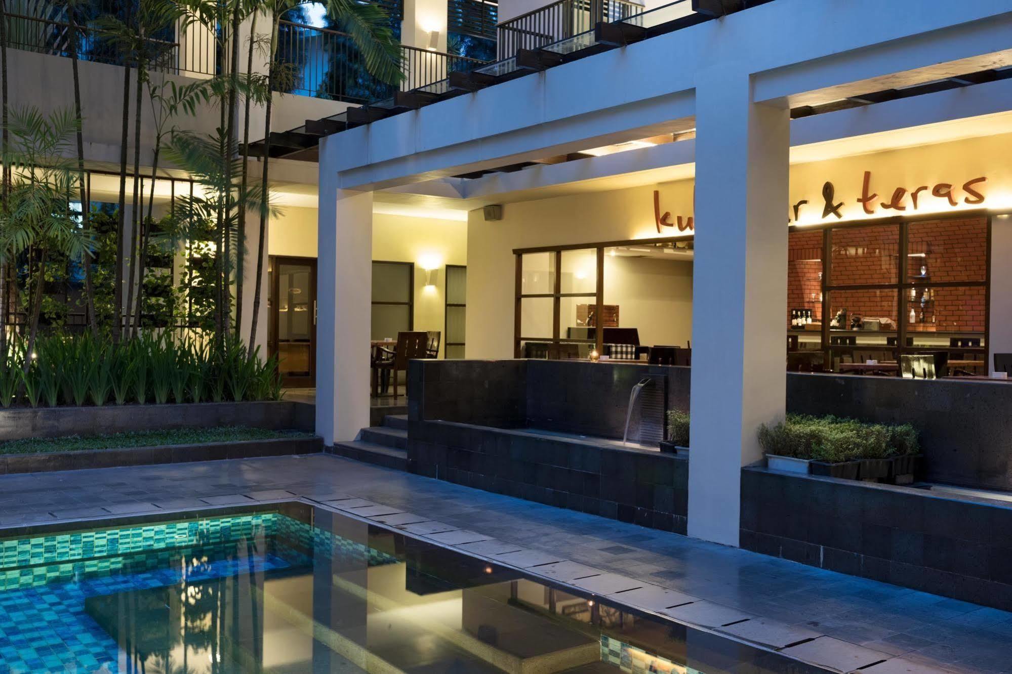 Hotel Santika Premiere Malang Exteriör bild