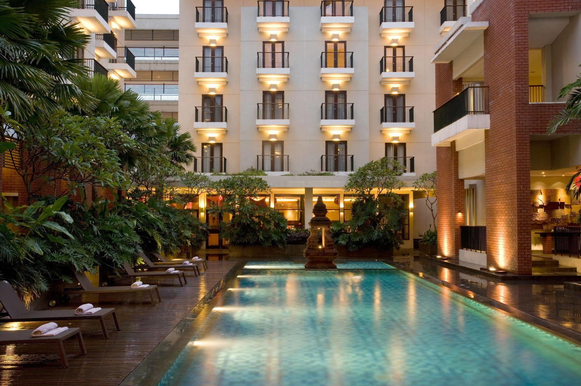 Hotel Santika Premiere Malang Exteriör bild
