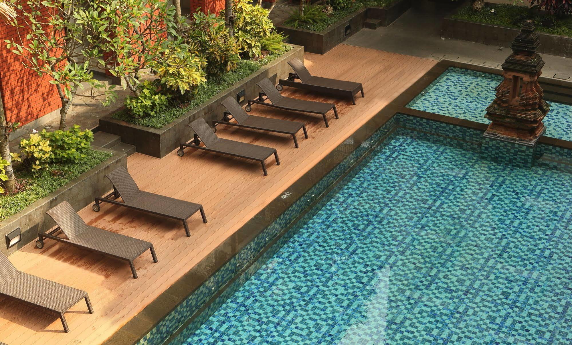 Hotel Santika Premiere Malang Exteriör bild