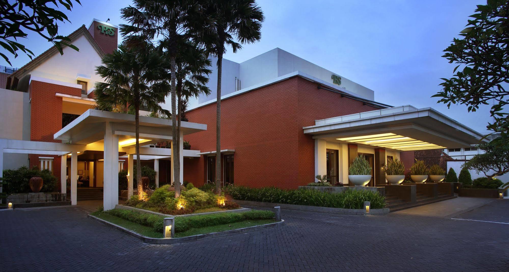 Hotel Santika Premiere Malang Exteriör bild